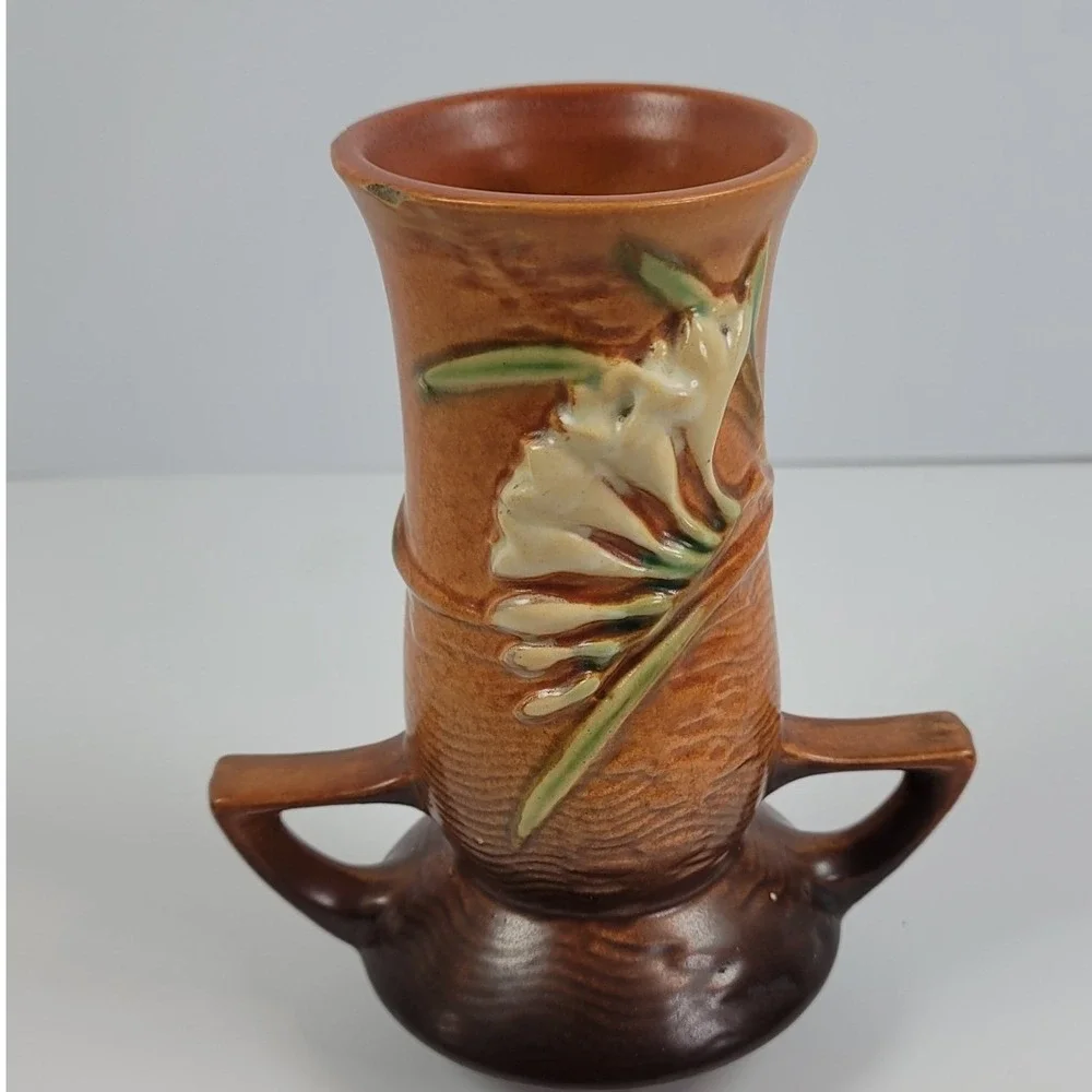 Roseville Pottery Freesia Terra Cotta Brown Dual Handle Vase 119-7 Vintage 7